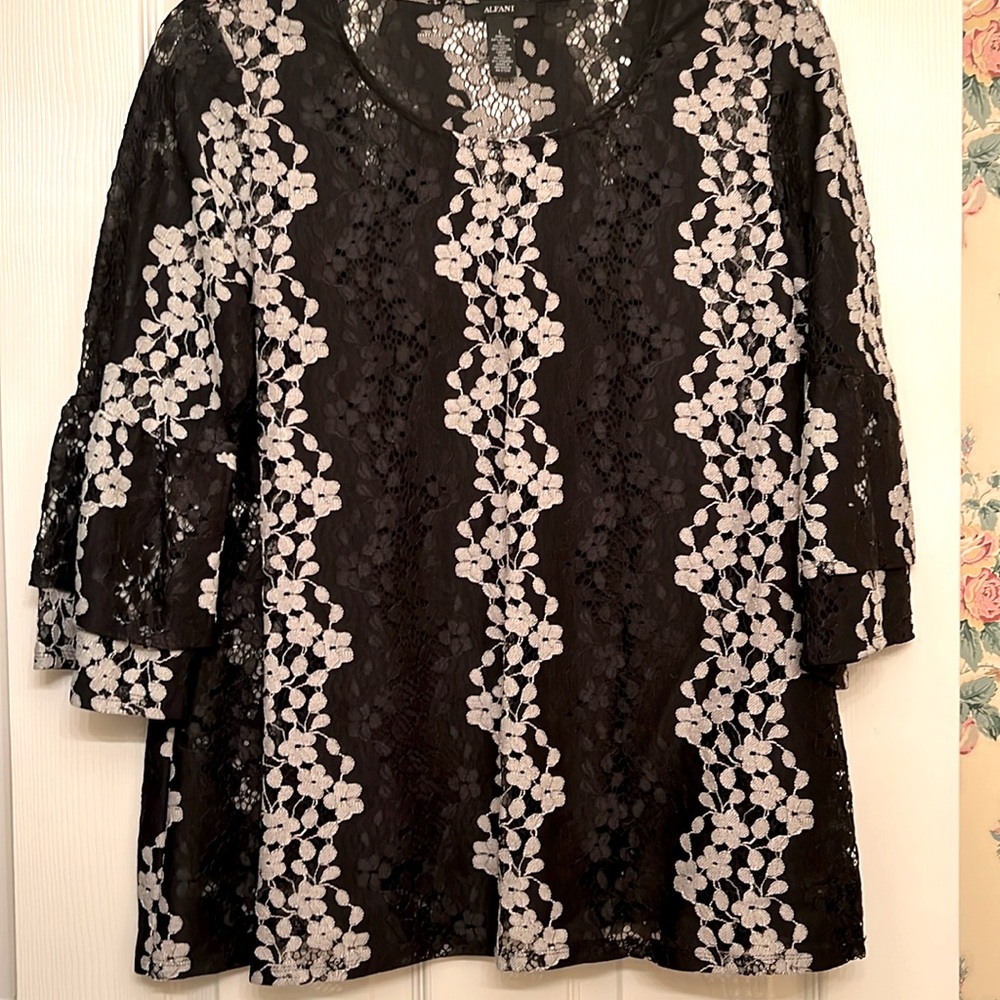NWOT- Alfani tunic top